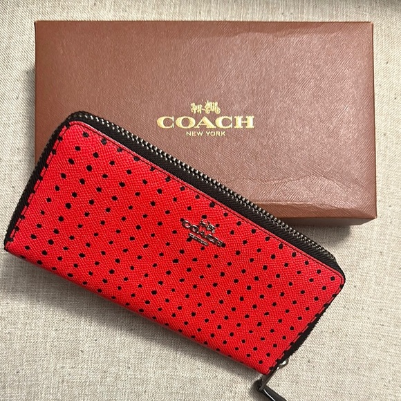 Coach 36357 Red Bandana Polka Dot Black Taxi Americana Wallet; EUC, Like New! - Picture 10 of 11